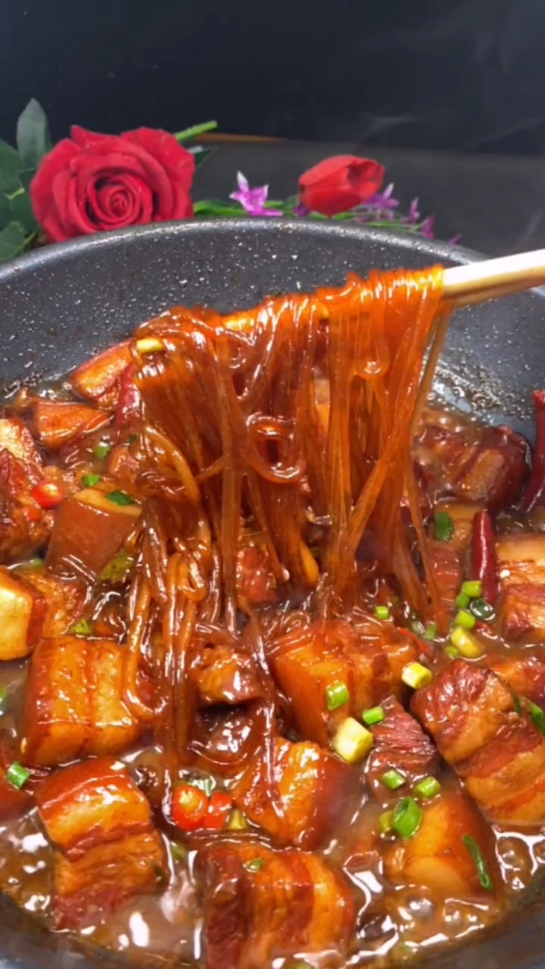 在家做个拿手菜#红烧肉配粉条子,来三碗大米饭