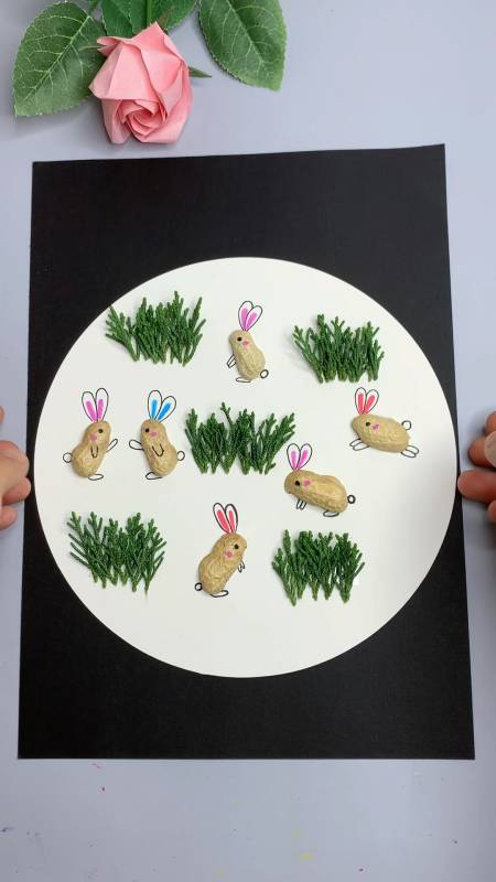 用吃完的花生壳拼贴一幅草地上的小白兔非常有趣快试试