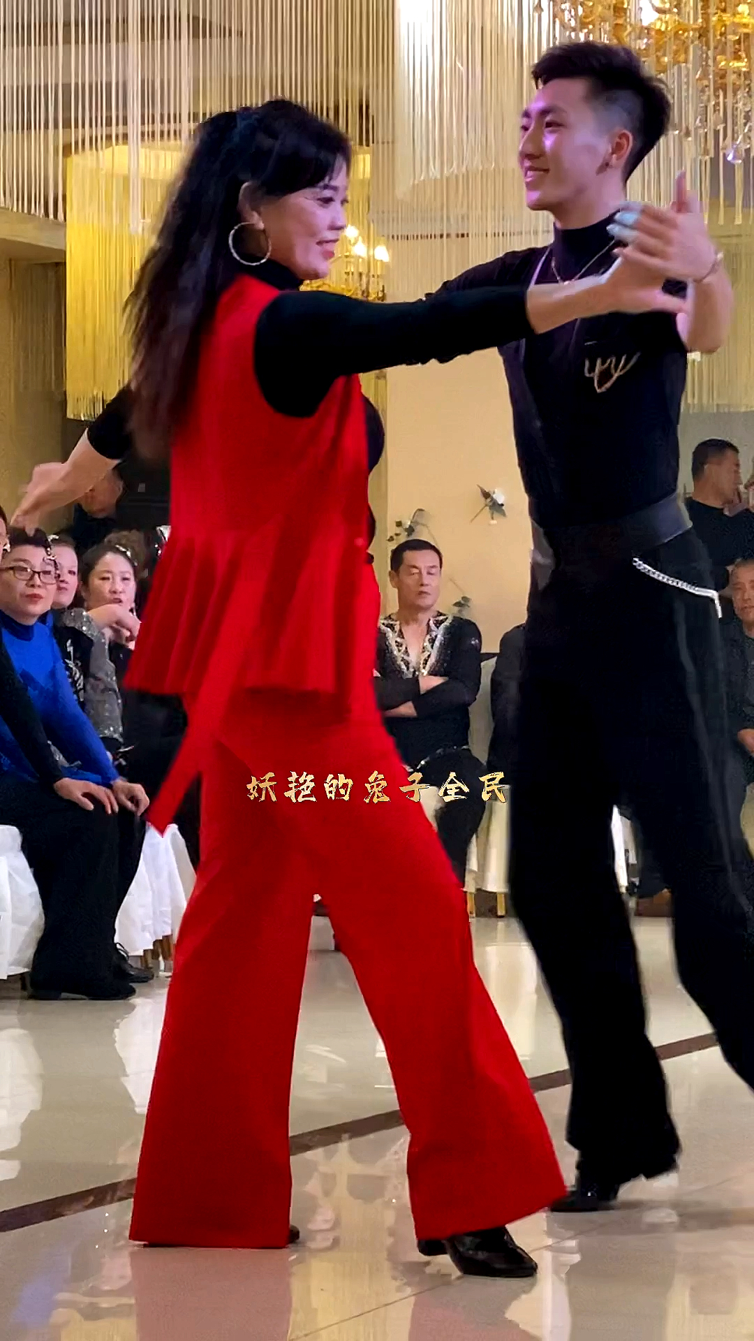 快乐吉特巴舞最火的母子俩