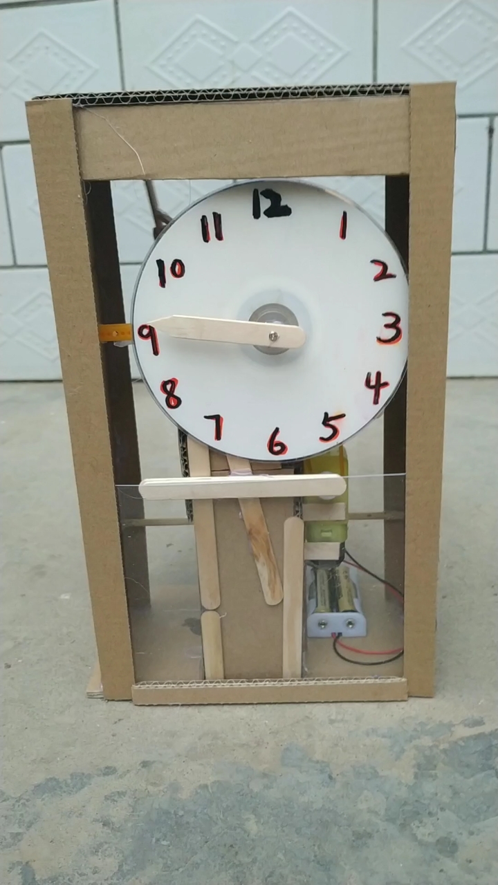 废物利用制作摆钟玩具