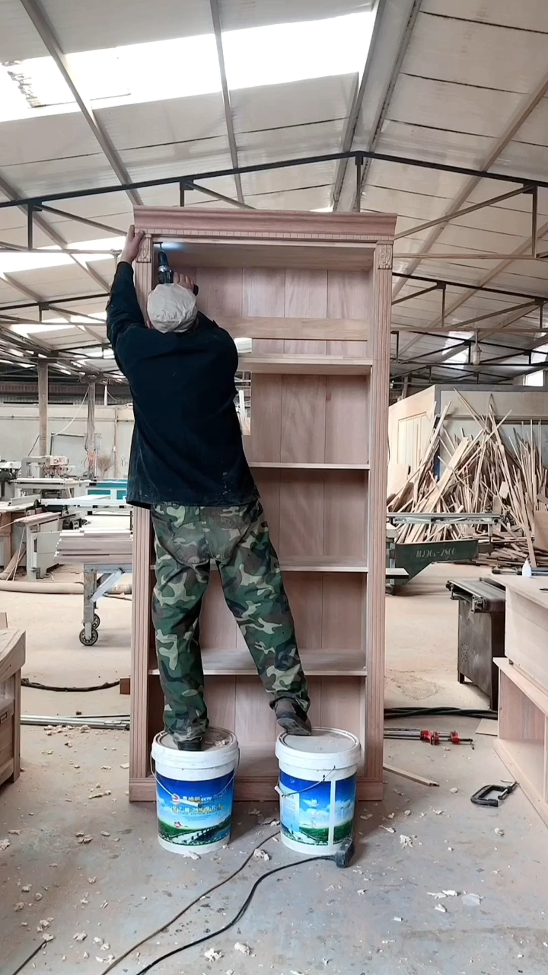 你工作的样子真美#这样的衣柜帽头做得漂亮吧!