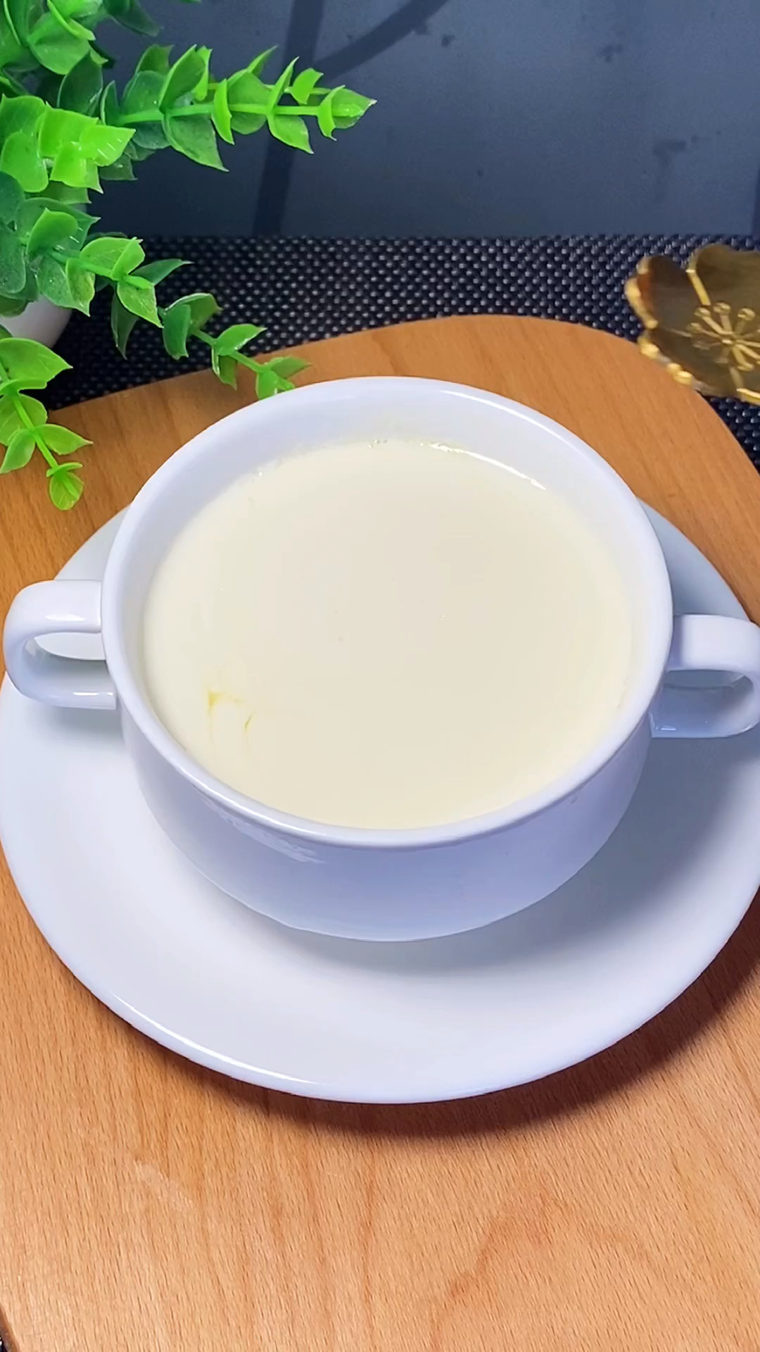 很多人把姜撞奶做成姜汁牛奶,用这种方法就可以避免这种尴尬了!