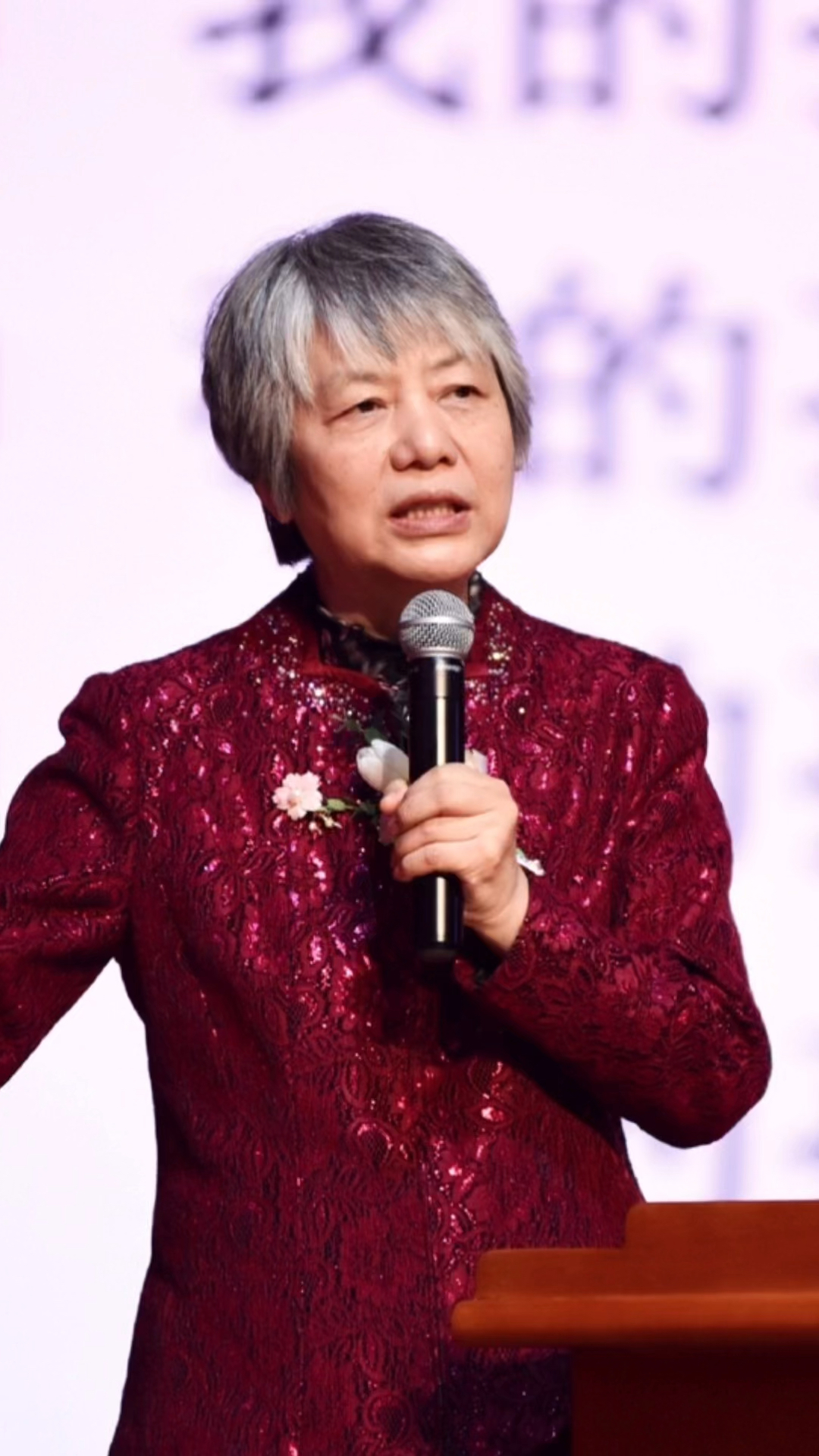 李玫瑾既然选择了远方便只顾风雨兼程儿童教育这条路很长感谢一路有