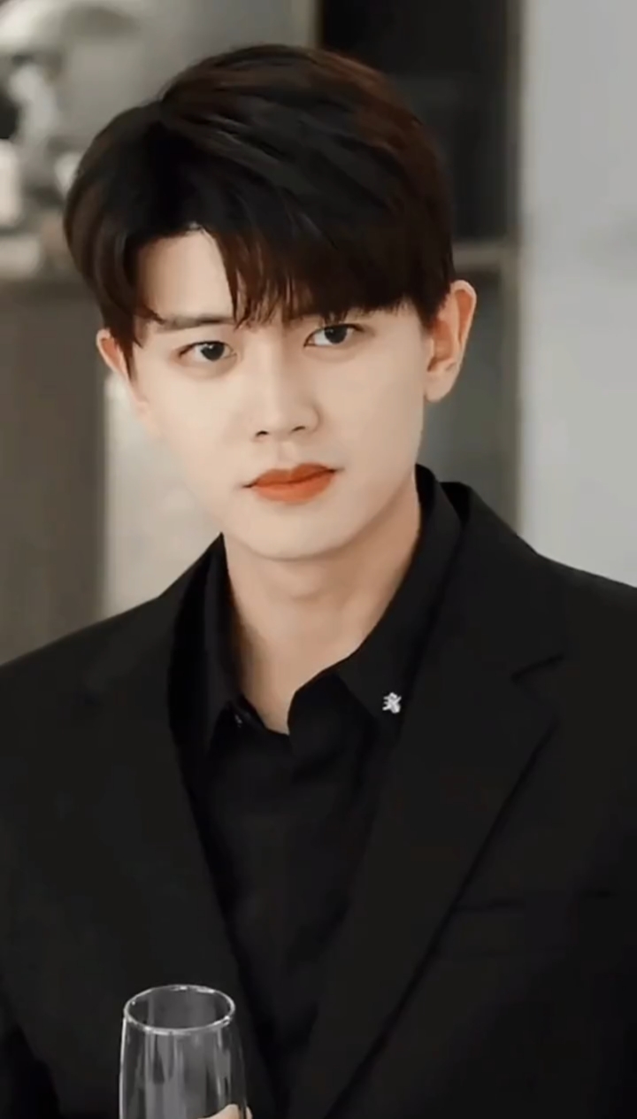 任嘉伦#乌鸦小姐与蜥蜴先生太帅了