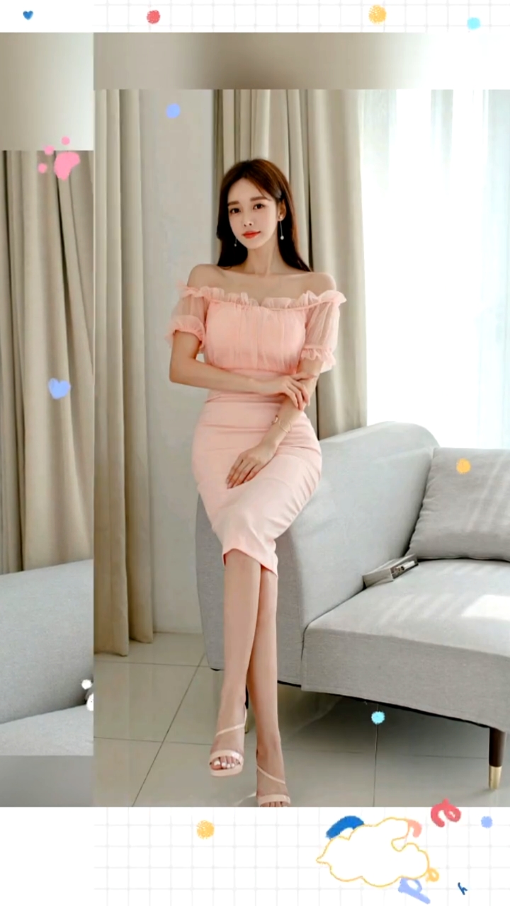 记录生活#韩国女神孙允珠时尚搭配:夏暖纯欲杏粉彩幻百褶抹肩裙