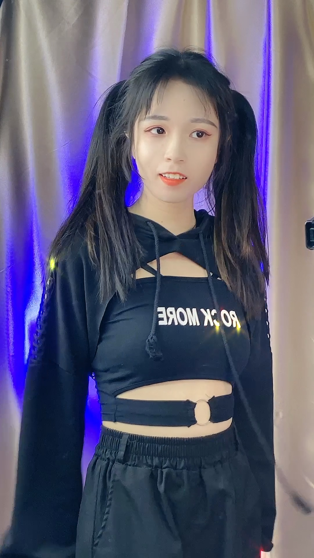 酷盖摆胯舞#小时候喜欢吃旺仔牛奶糖今天天气真好我喜欢你