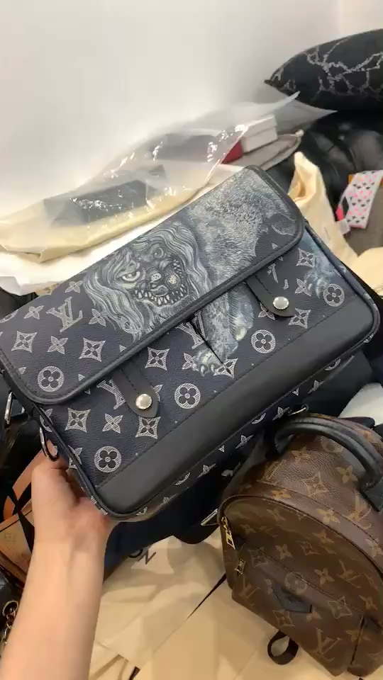 lv#98新lv绝版动物园限量狮子邮差包尺寸29*21正常使用痕迹