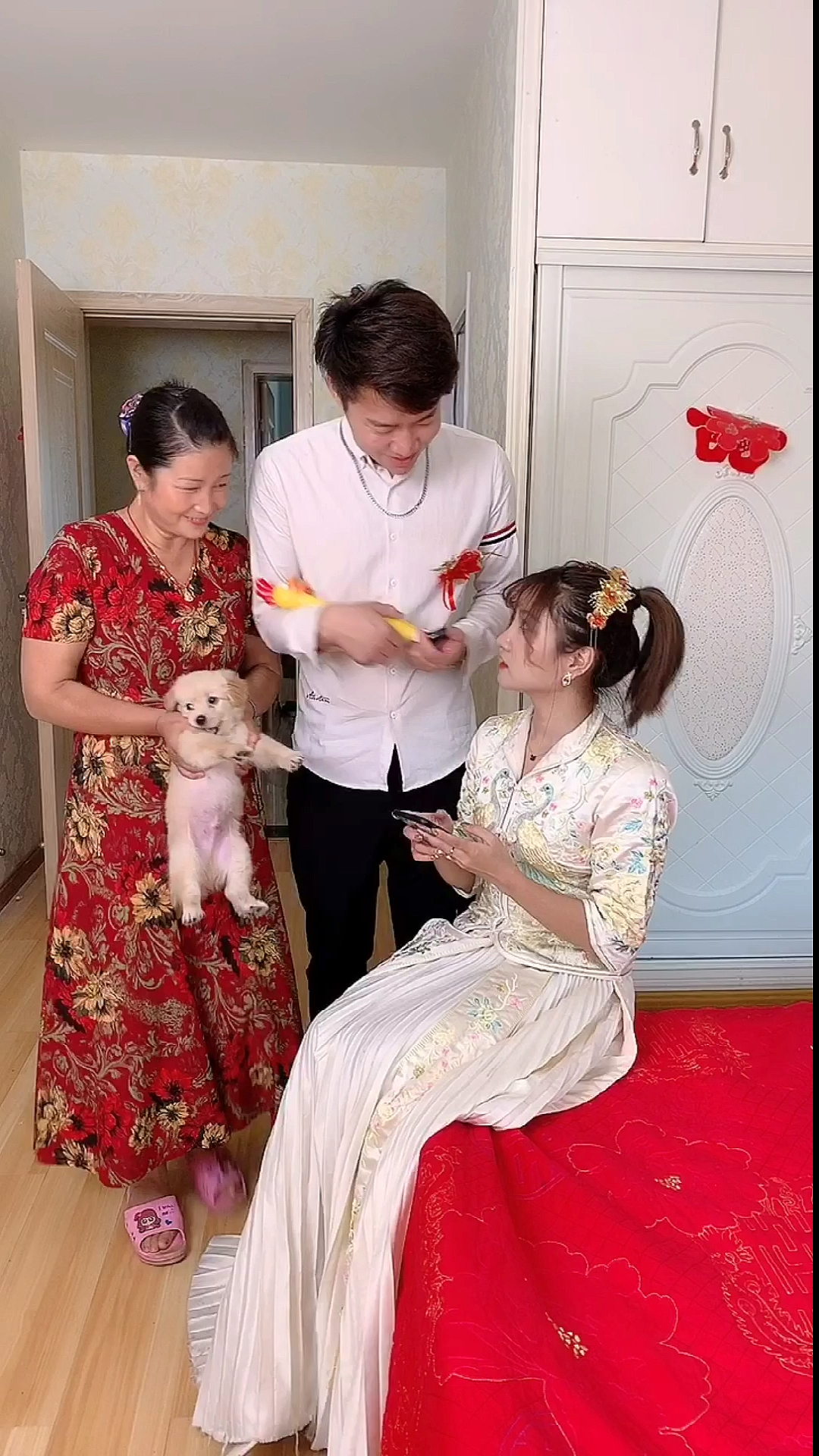 我要上热门#结婚第一天,婆婆和老公就抱个狗狗在我面前晃是什么意思?