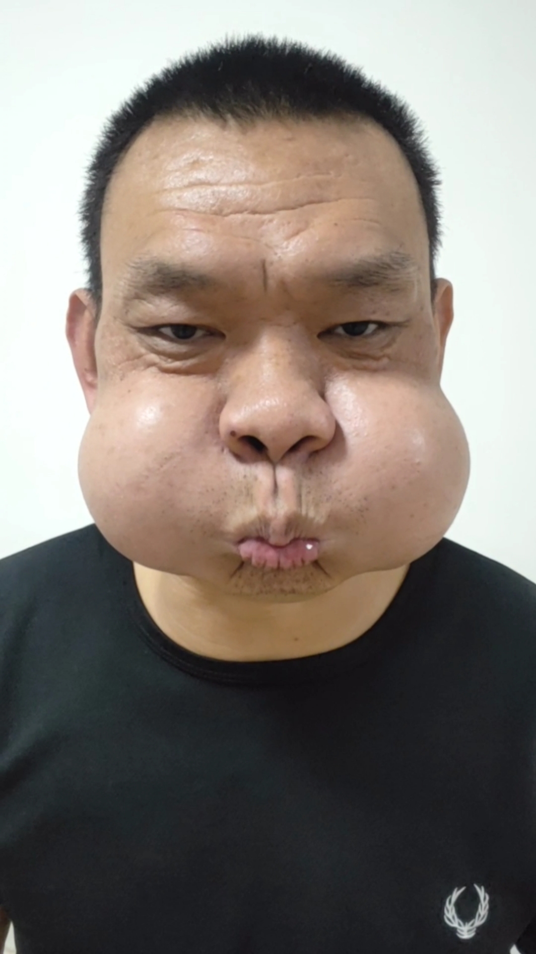 五千年难得一见的大腮帮子吹玻璃大师傅表演真正的蛤蟆功