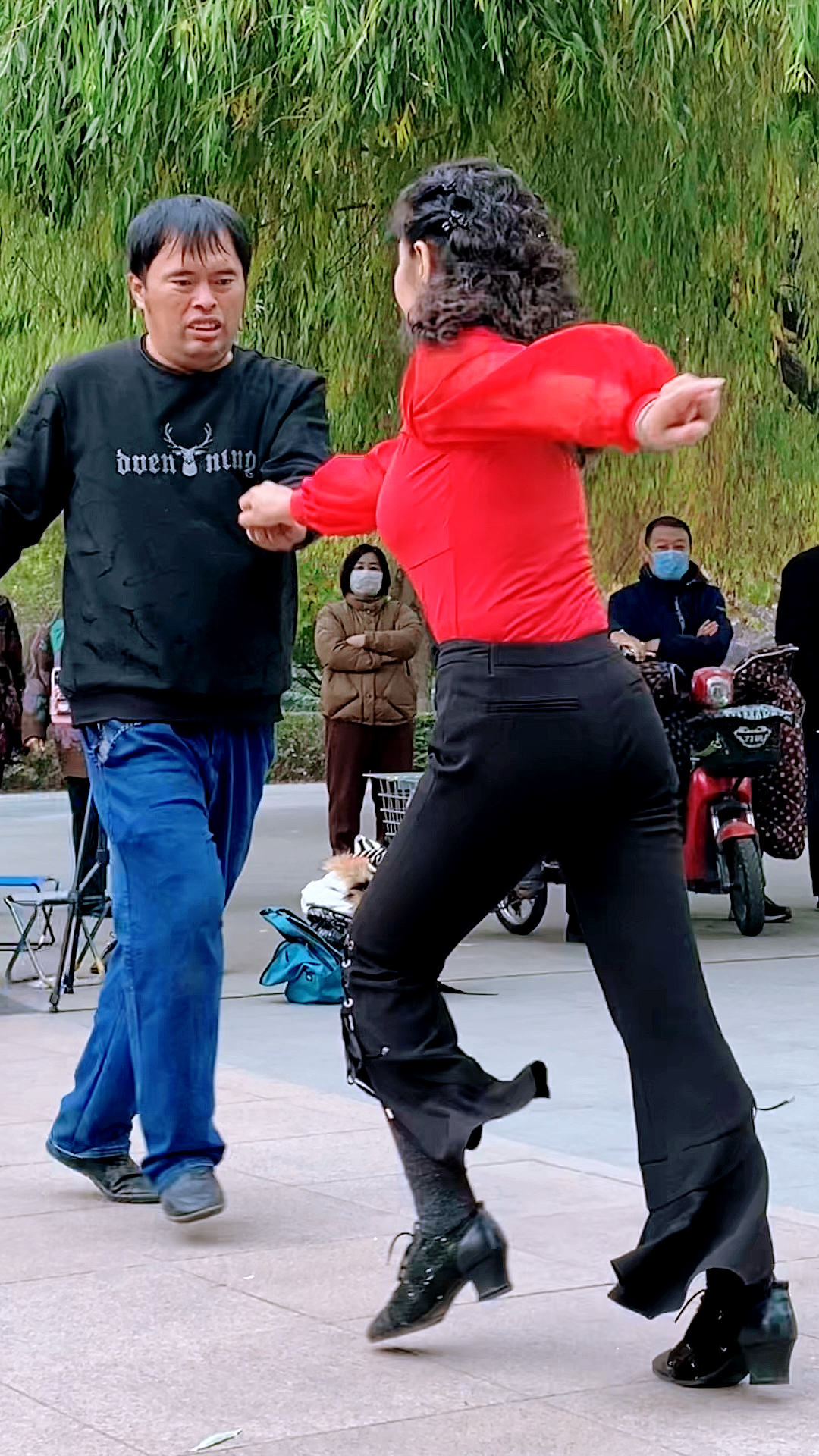 我跳舞我开心#唐山网红牙哥和美女登场!