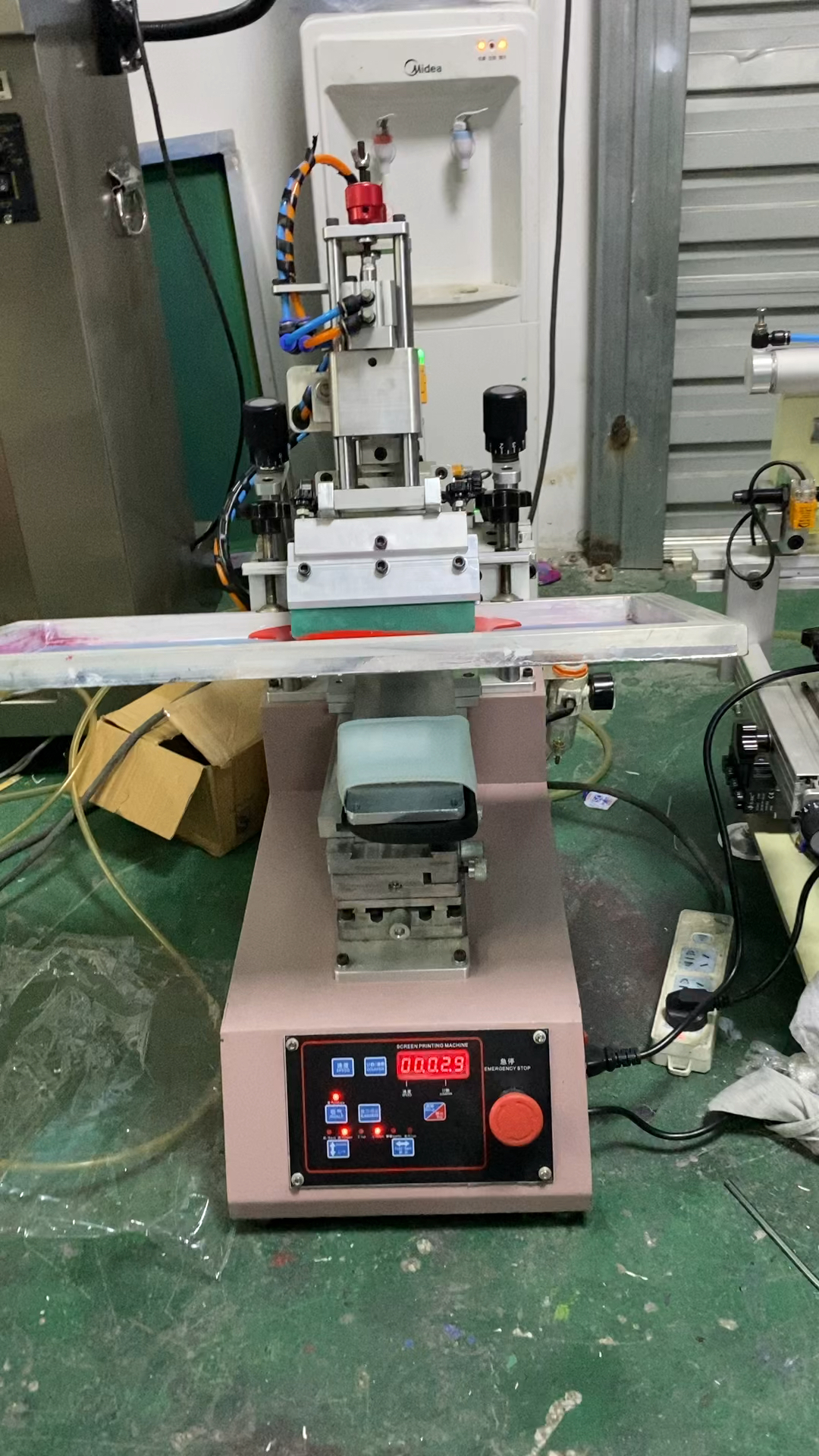 东莞市万峰印刷机械生产厦门市小型丝印机厦门市移印机全自动丝网印刷