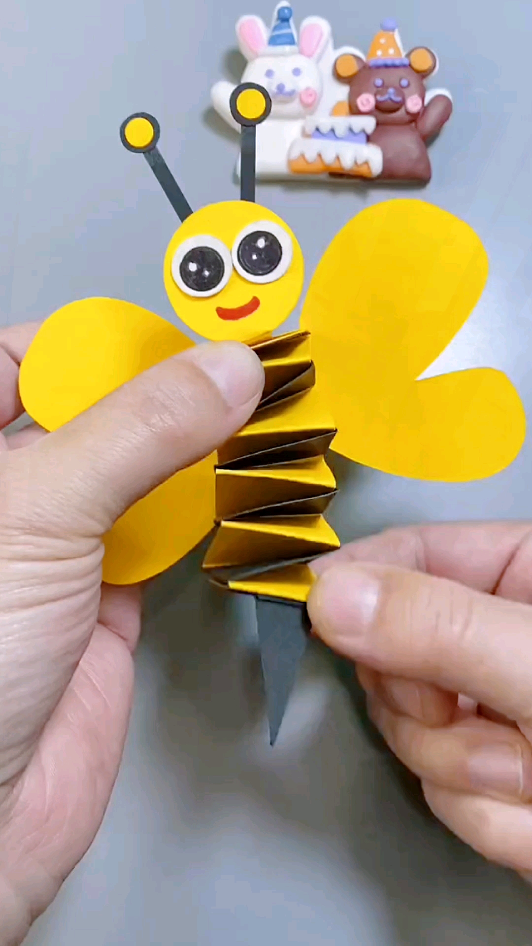 手工制作#春节假期和孩子一起做只可爱的小蜜蜂吧