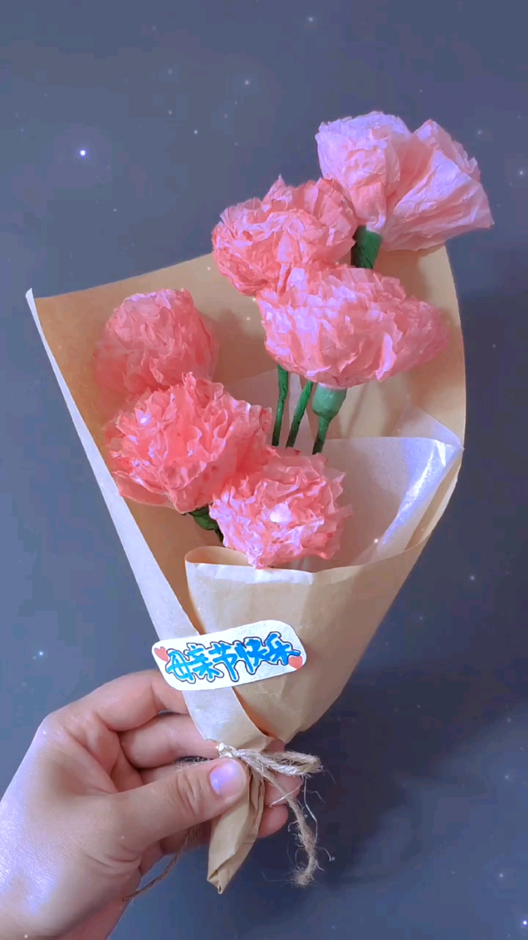母亲节#今天是母亲节,用纸巾给妈妈做一束漂亮的康乃馨