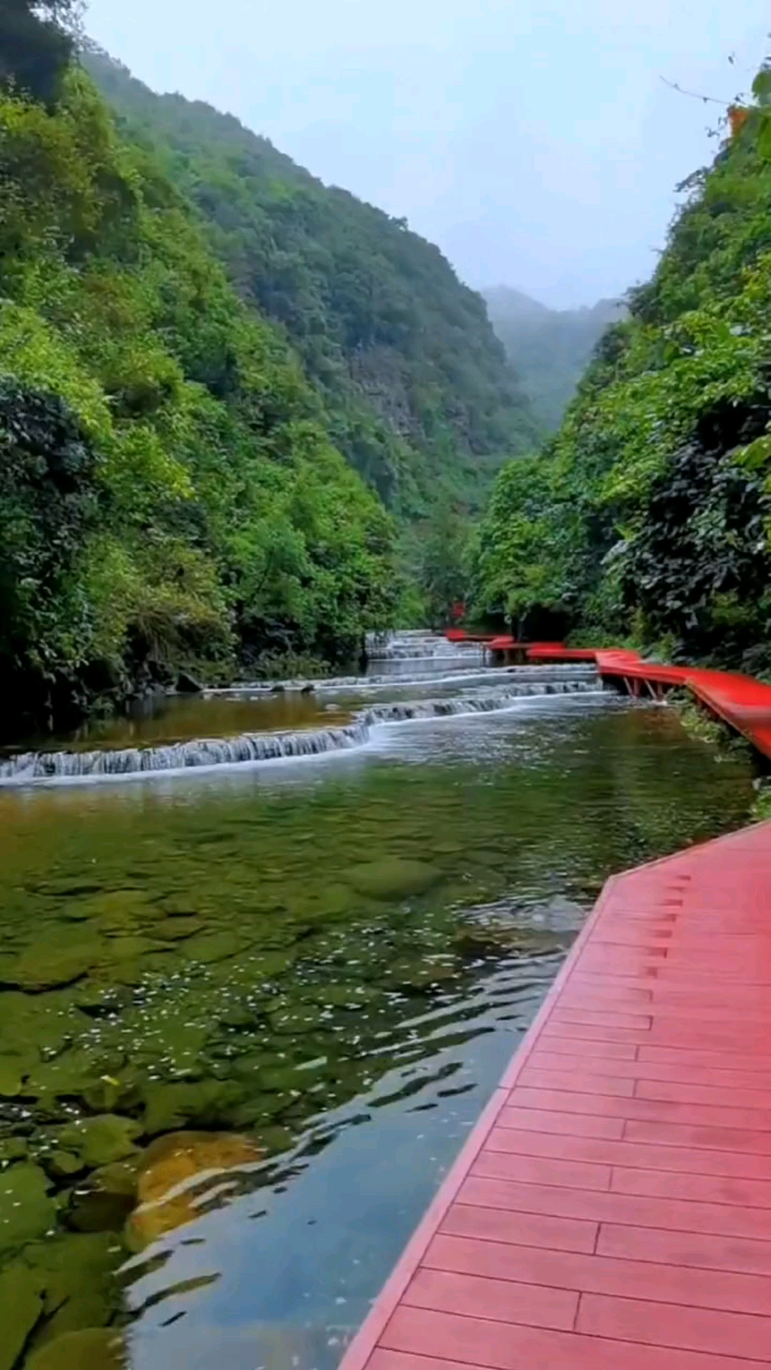 南宁:水锦顺庄大峡谷