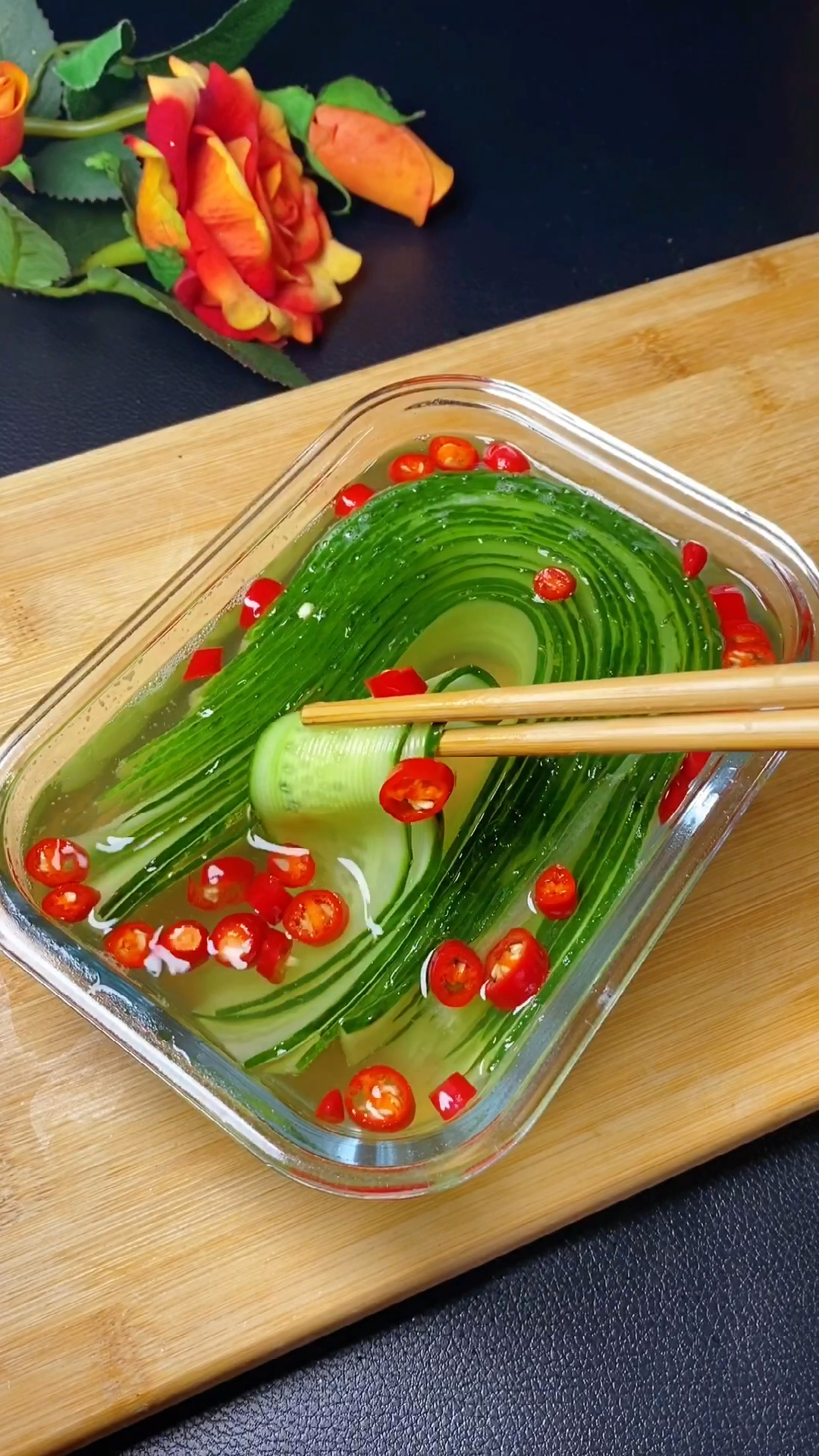 轻知计划真的没有想到雪碧泡黄瓜竟然这么好吃酸辣脆爽太过瘾啦