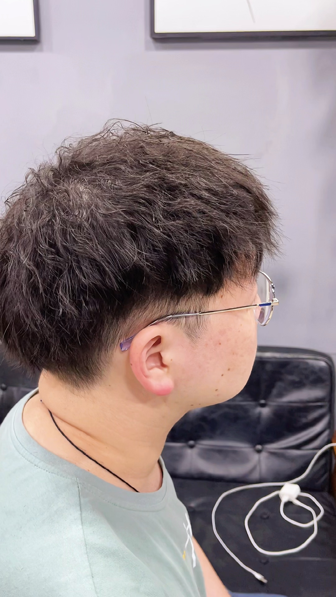 男生微胖,圆脸,摩根烫