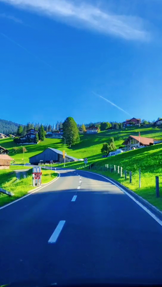 在奥地利最美的风景在路上,今天的天空特别美.