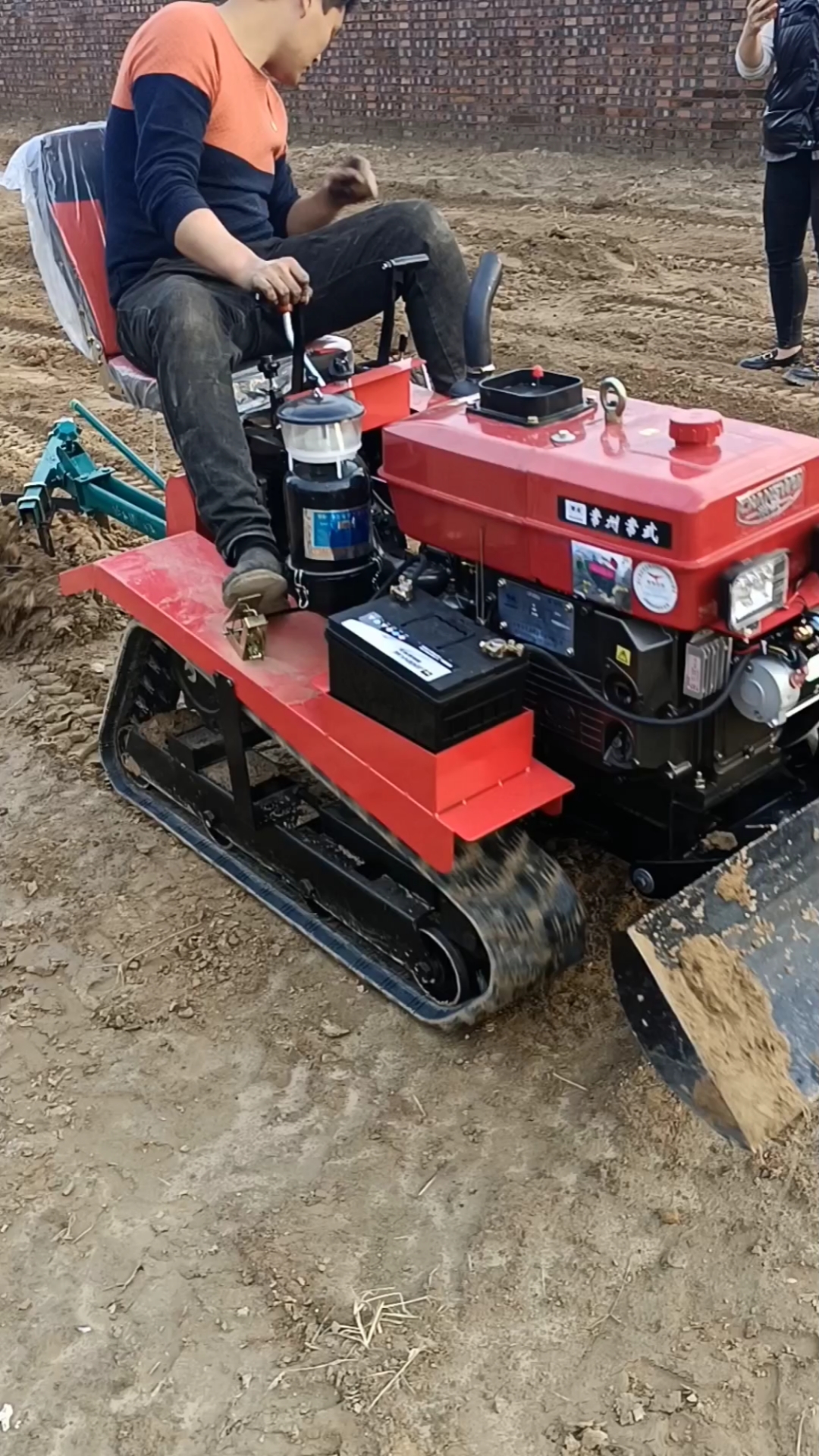 现代农业机械,小型履带微耕机,乘坐式履带微耕机,果园大棚管理器