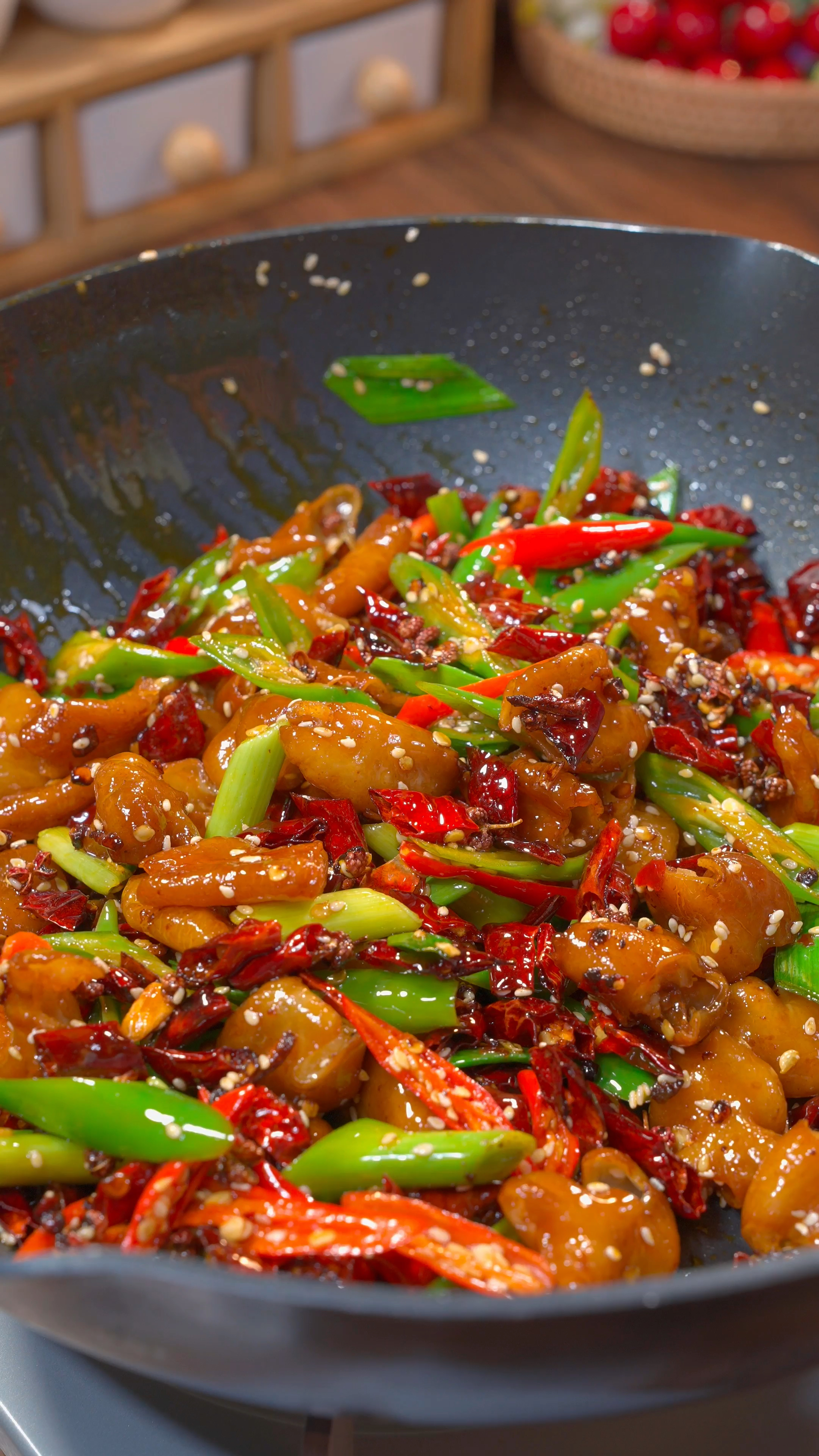 教你在家做干锅肥肠,香辣过瘾,喜欢吃肥肠的不要错过