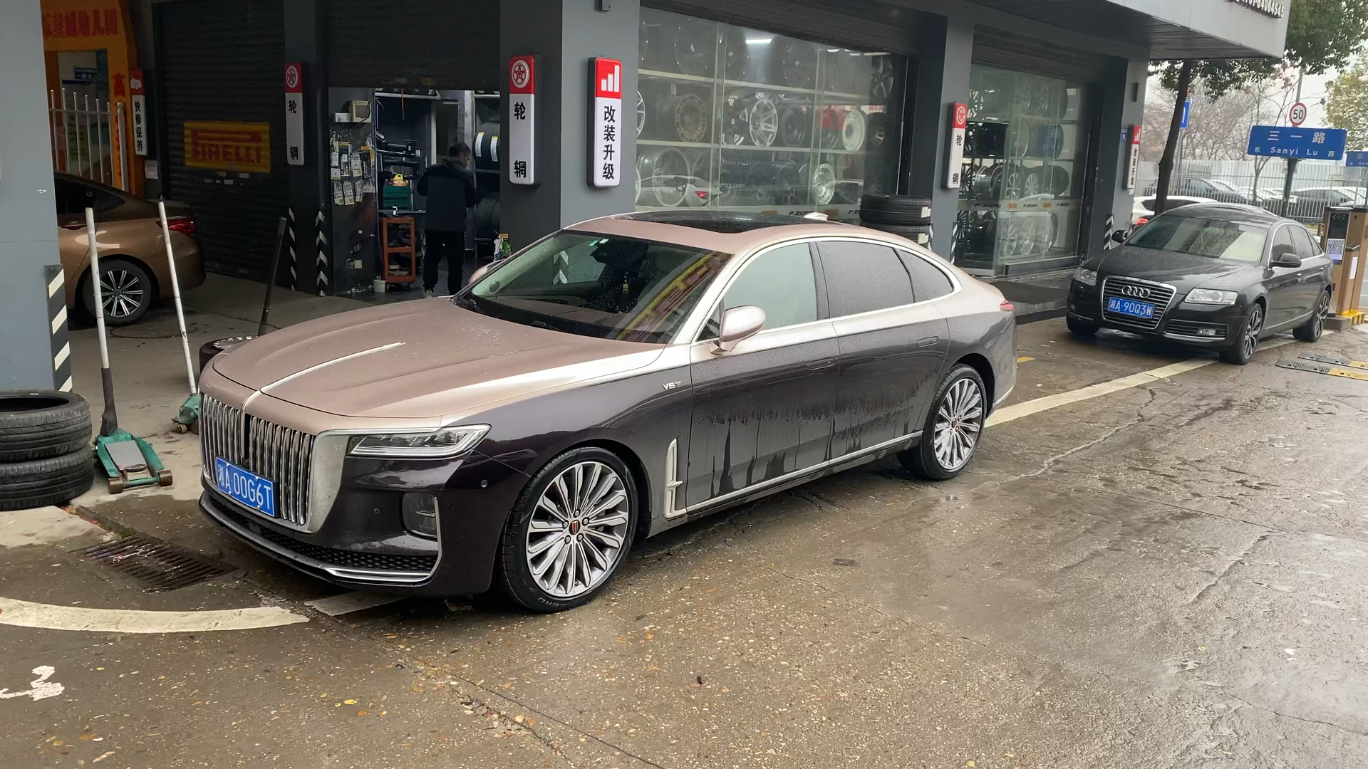 轮毂轮胎改装升级#相当漂亮的双拼色红旗h9:255/40r20