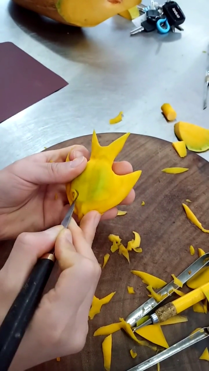 星级酒店雕刻的神仙鱼用南瓜雕刻出来的你们觉得像不像