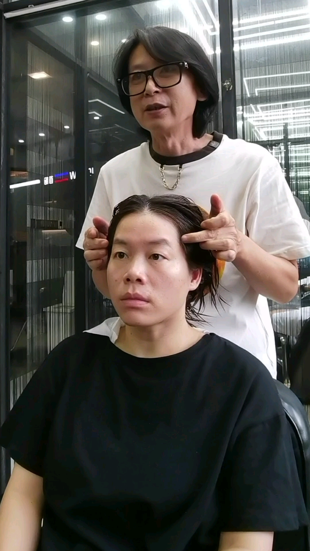 根据脸型设计发型额头窄太阳穴凹陷的脸型这样剪你觉得合适吗评论区