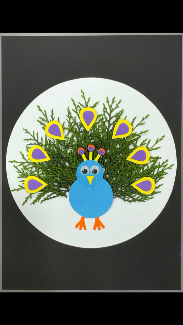 幼儿手工柏树叶做孔雀幼儿园手工废物利用