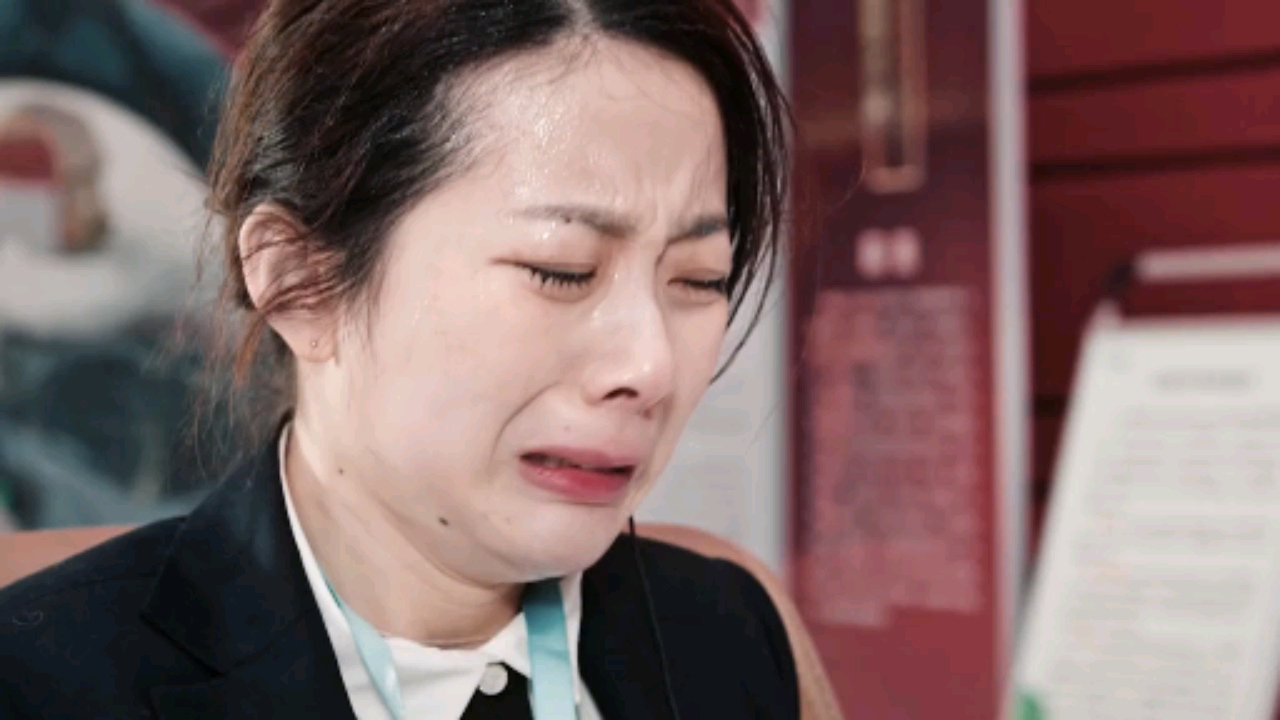 特警他也是个孩子只是换了身衣服成为了战士不是么致