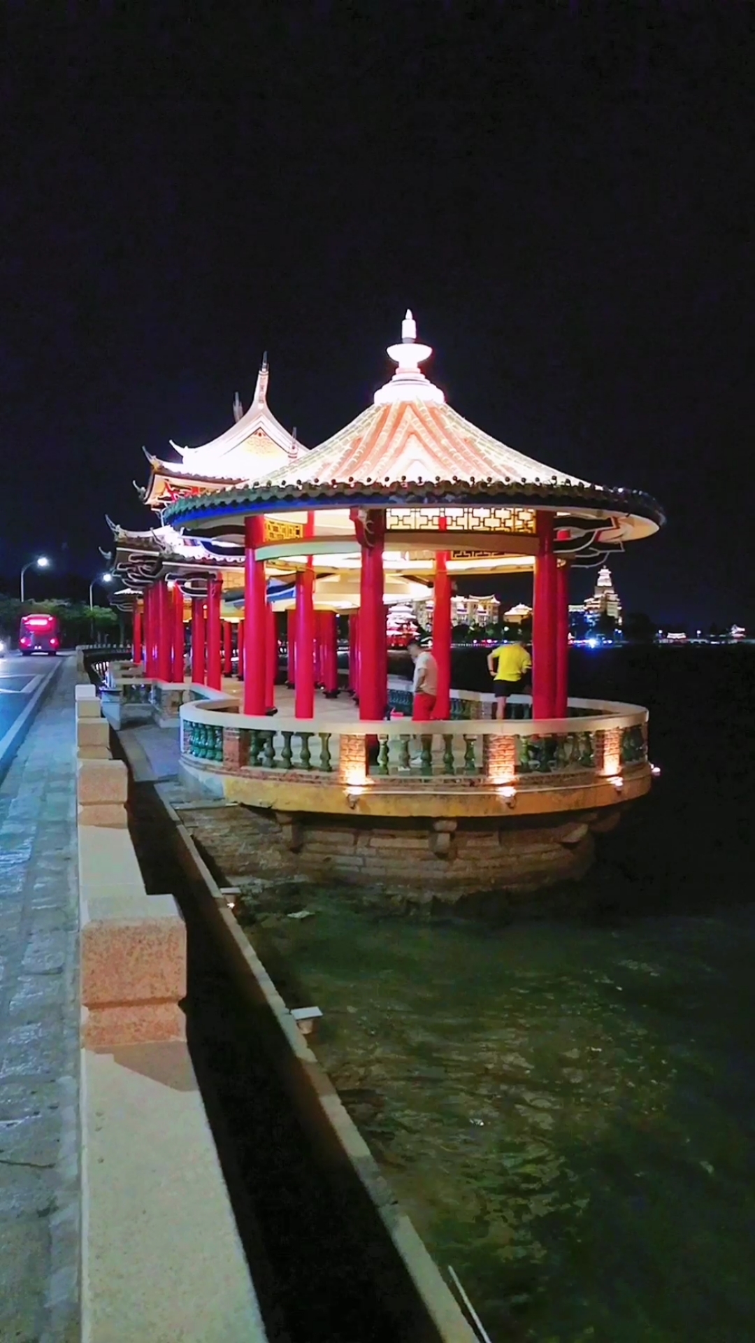 福建厦门龙舟池夜景,你喜欢吗?