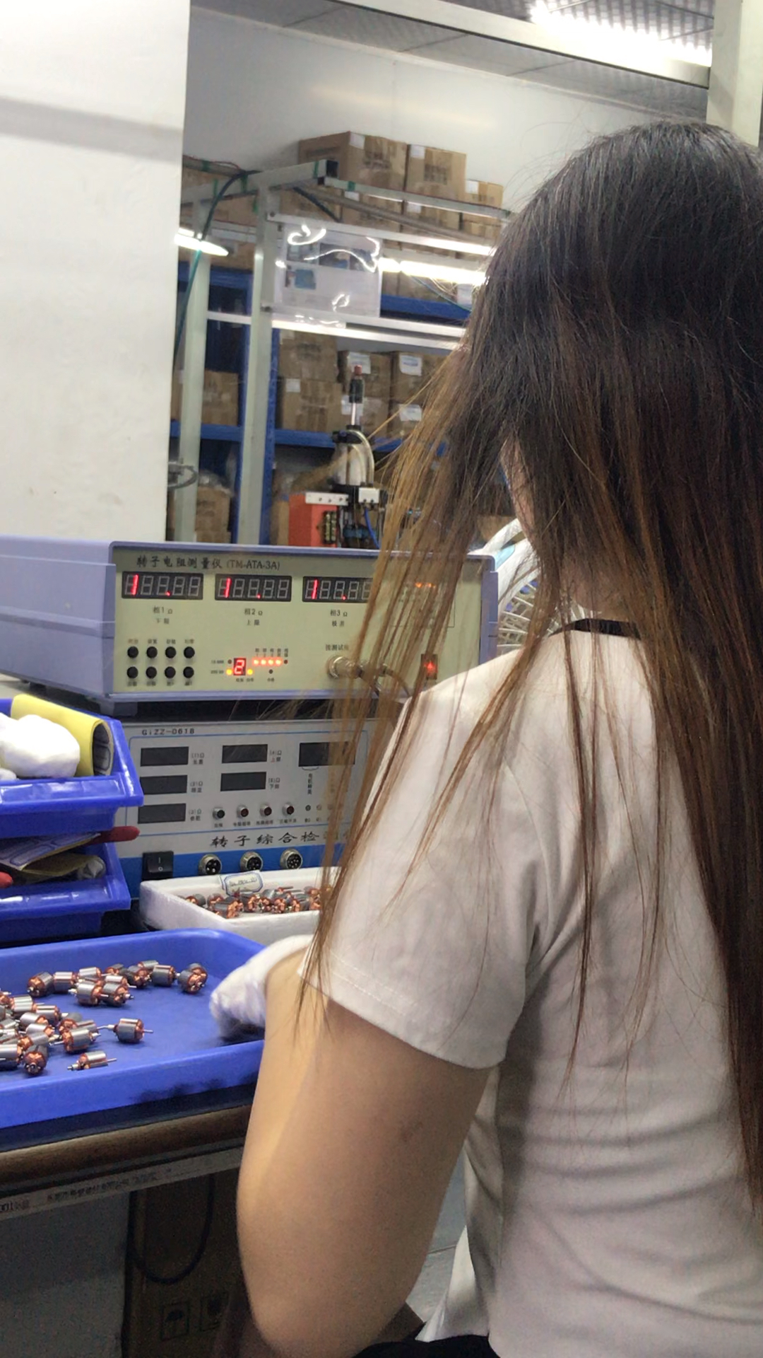 背影杀手#来个背影杀吧!小姐姐认真工作的样子真好看!