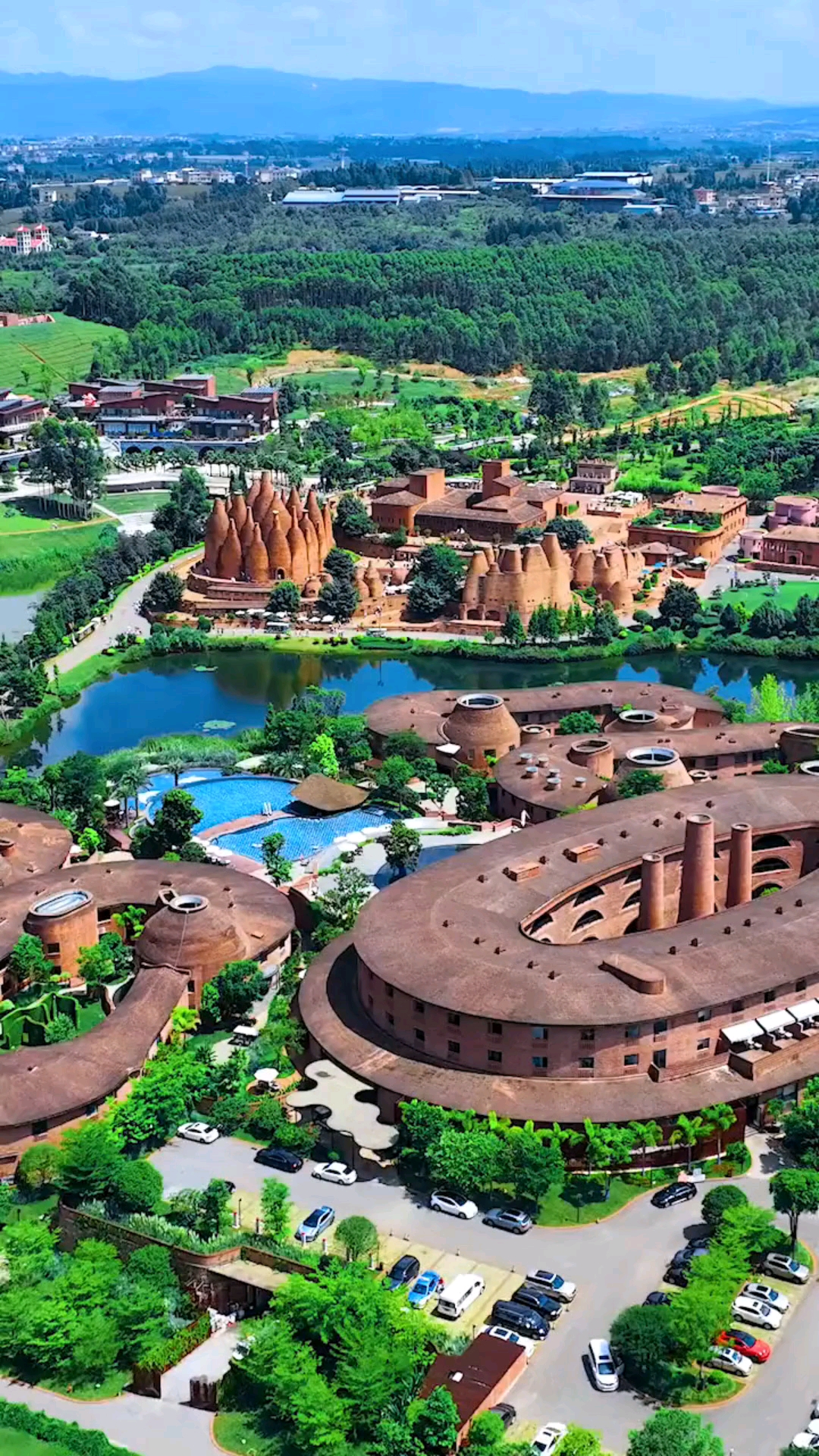 红河:弥勒东风韵艺术小镇