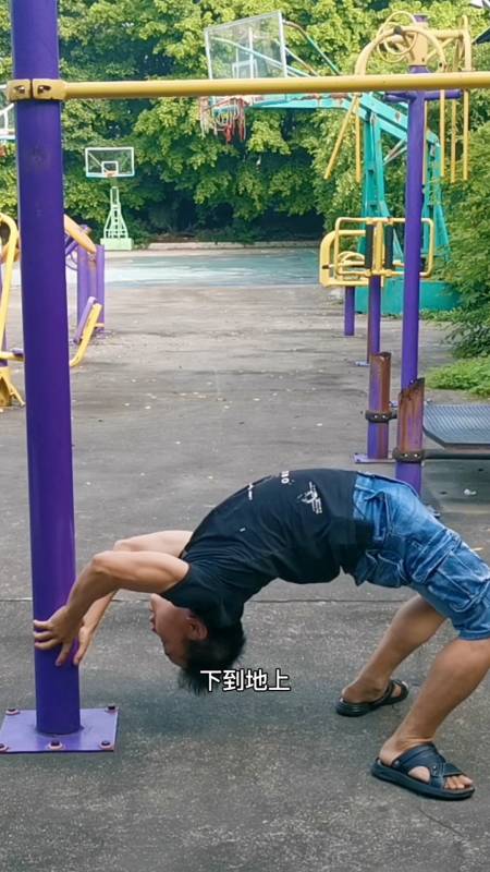 下腰#零基础下腰教程,靠墙靠树练都比较适合.