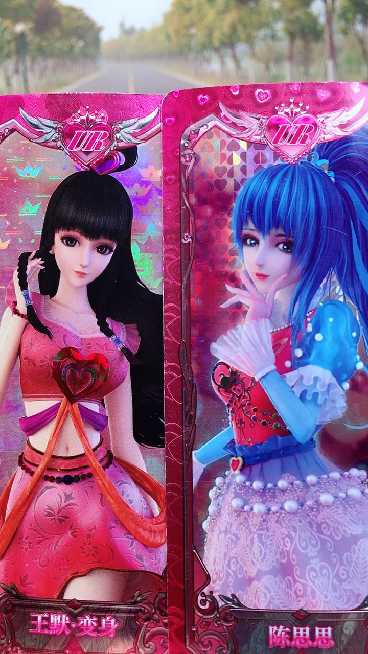 陈思思和王默的卡片哪张更好看?