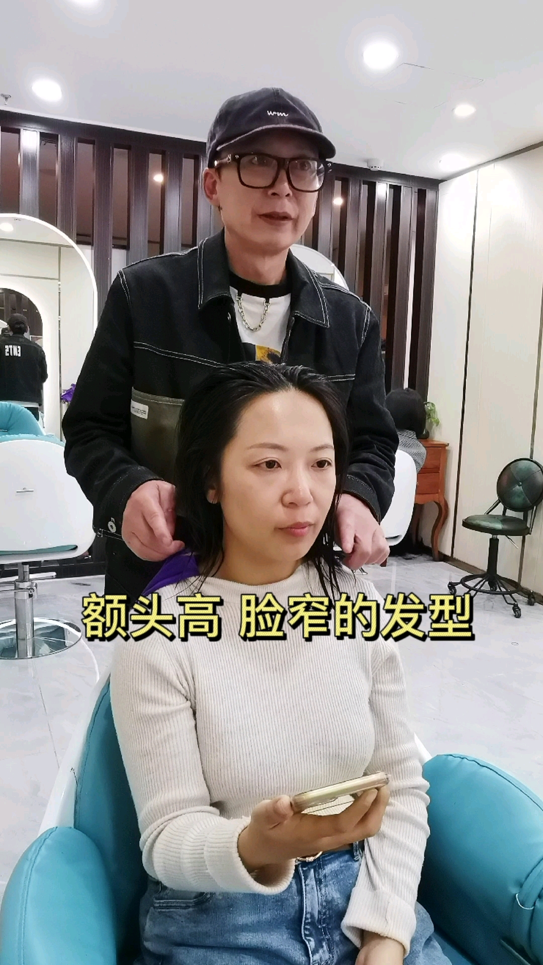 额头高脸窄的发型上下要缩短横向要拉宽