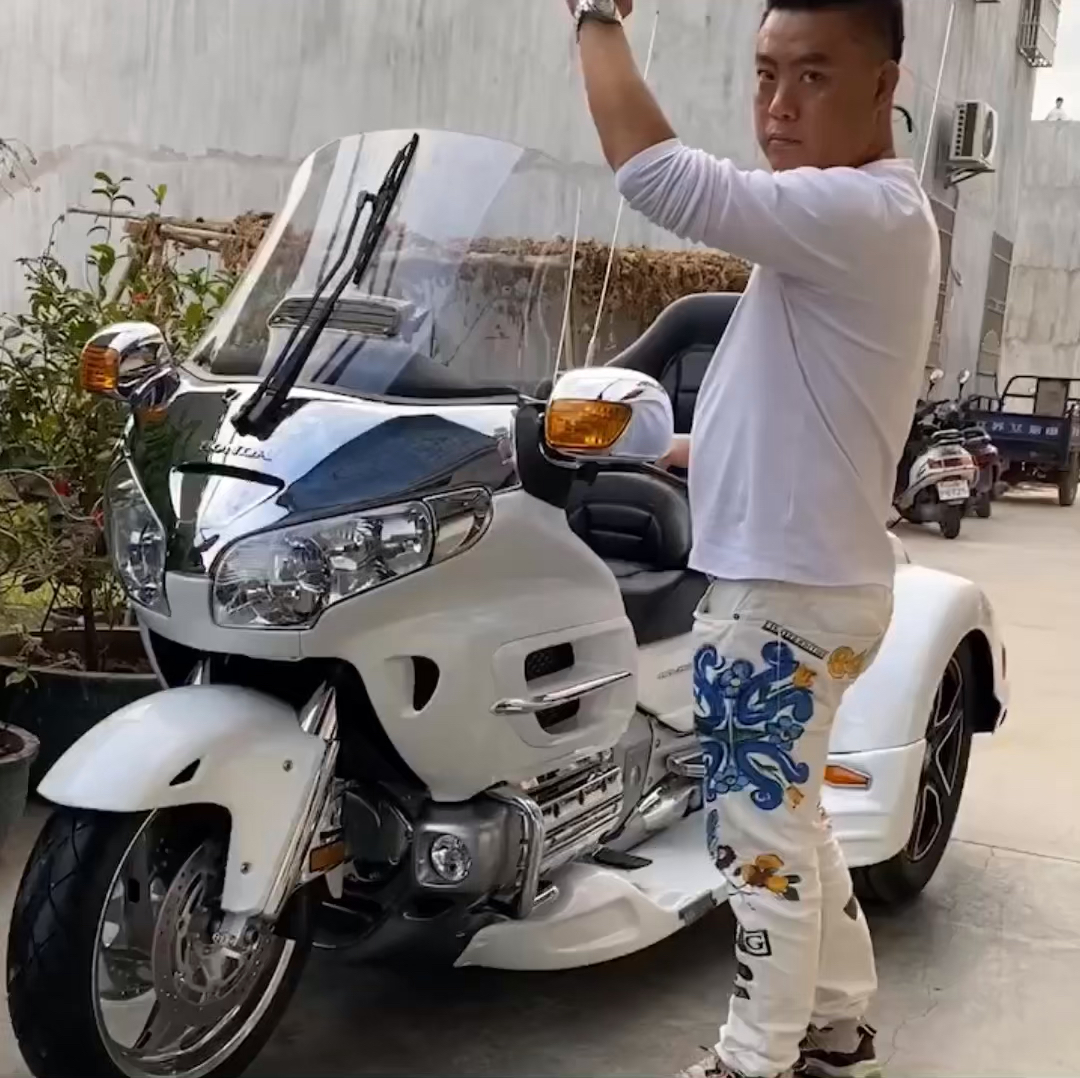 本田gl1800大金翼1800正三轮人称移动大沙发加装大