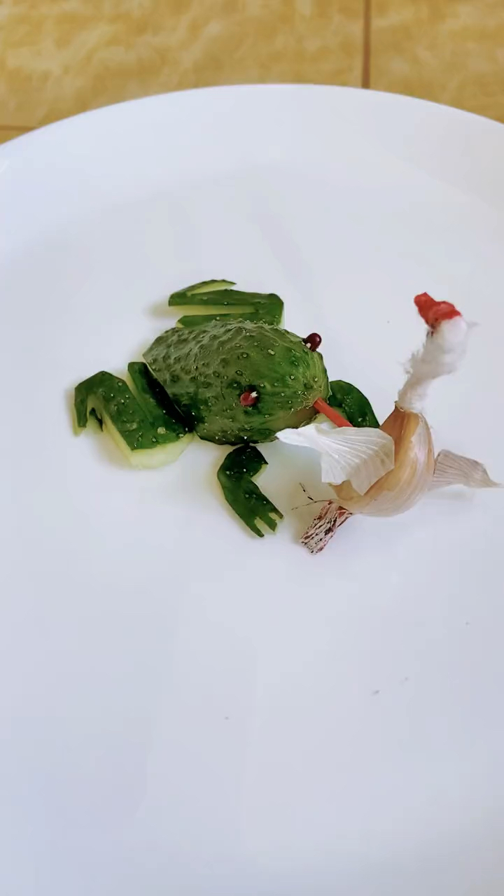 今天让你们见识一下什么叫癞蛤蟆吃天鹅肉,插翅难飞.