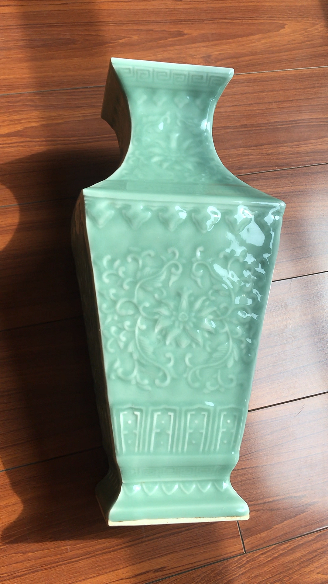 乾隆冬青釉方瓶