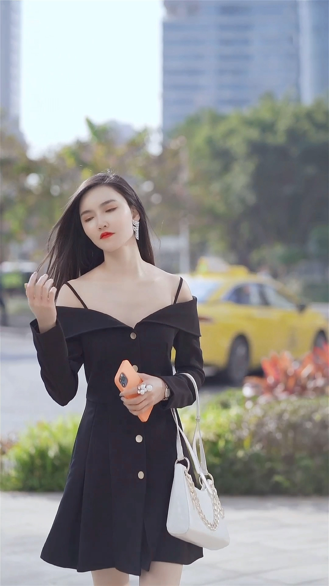 美女#阳光明媚,每个星期几心情也很嗨