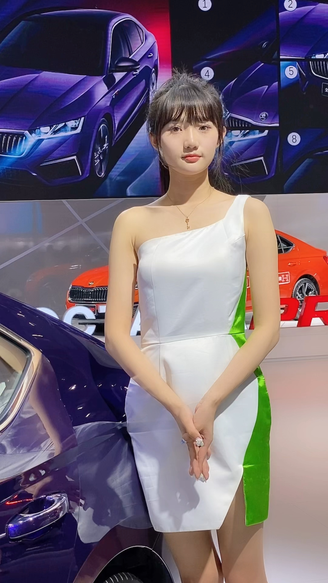 最美车模小姐姐