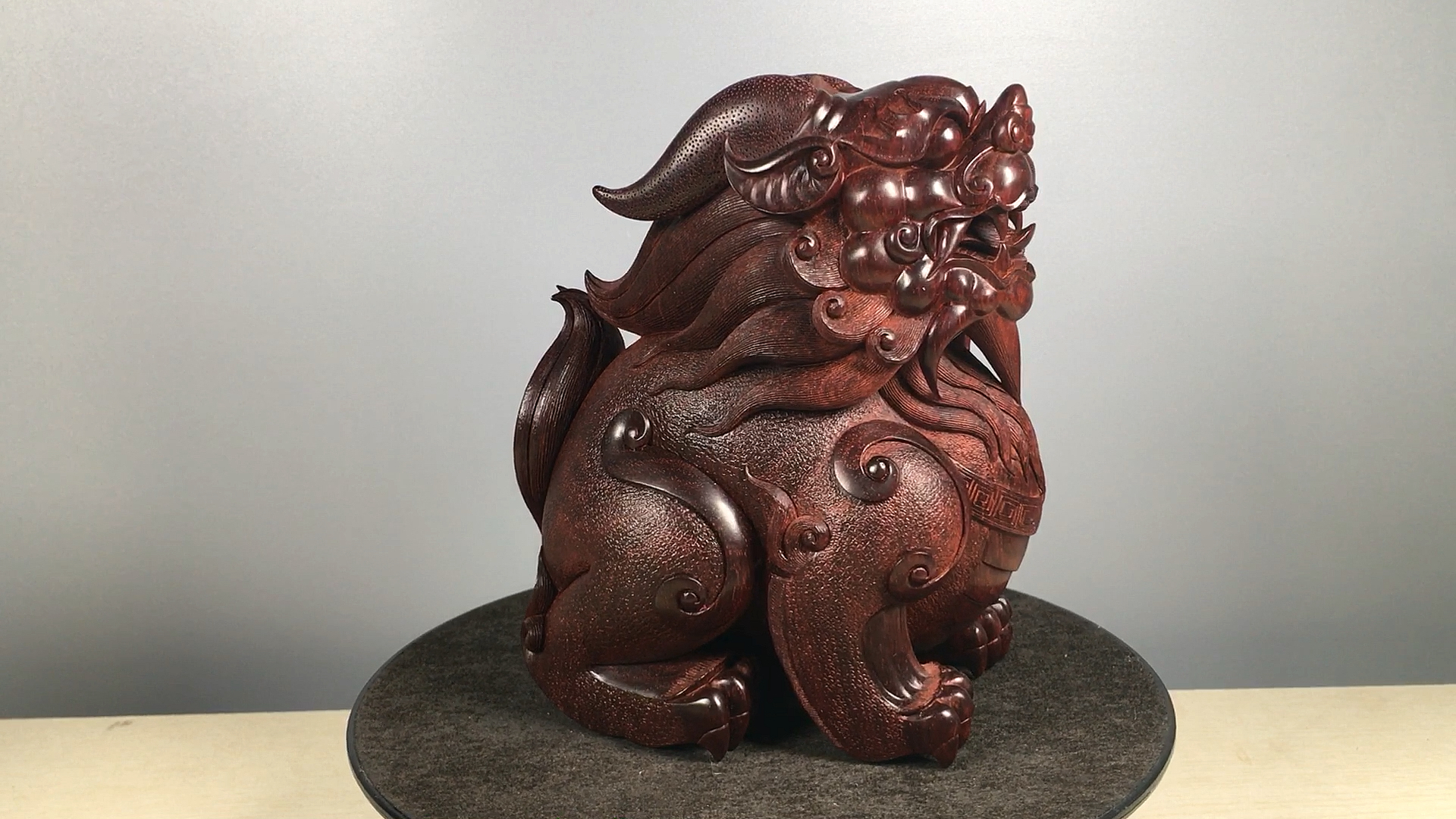 手工雕刻狻猊