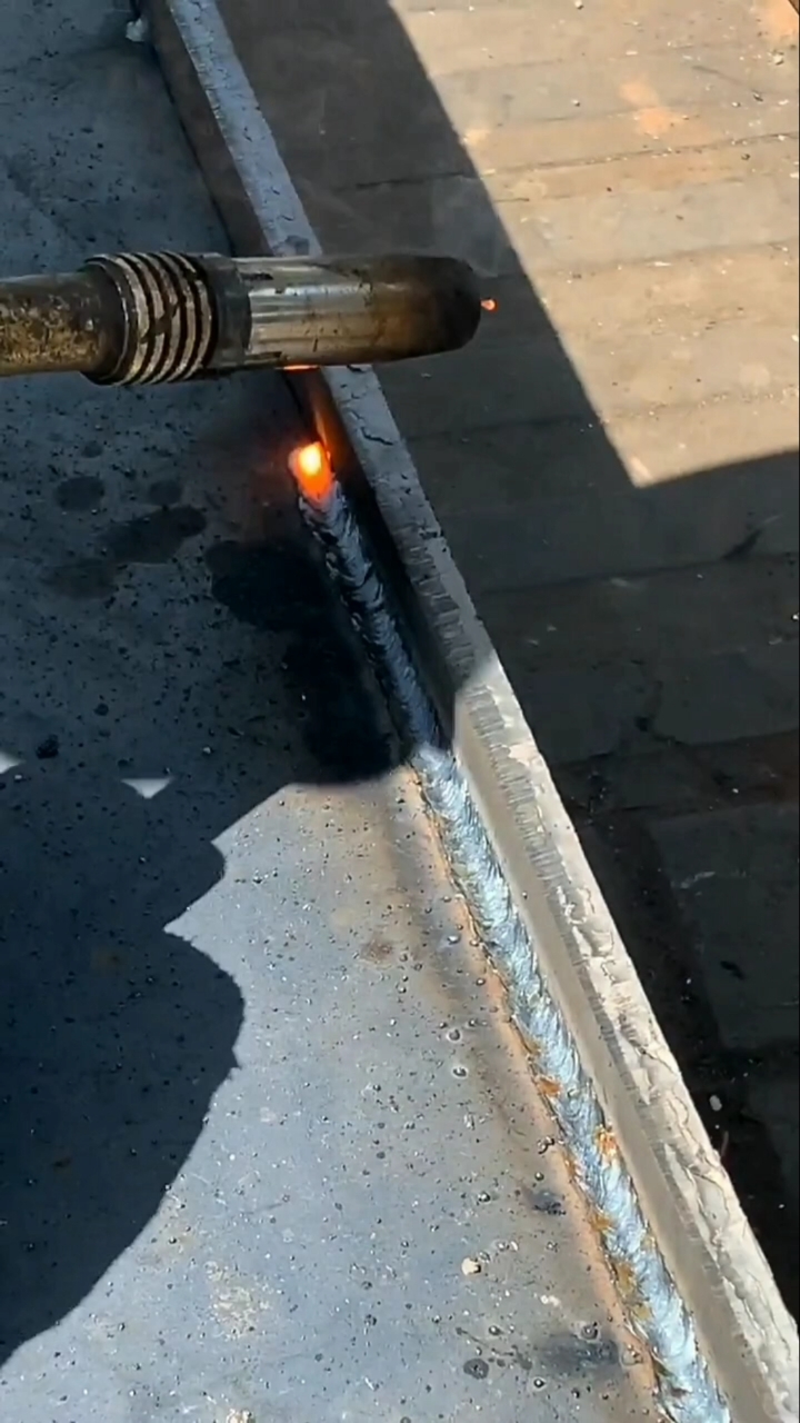 二保焊和传统电焊的区别,老师傅一眼就能看出来