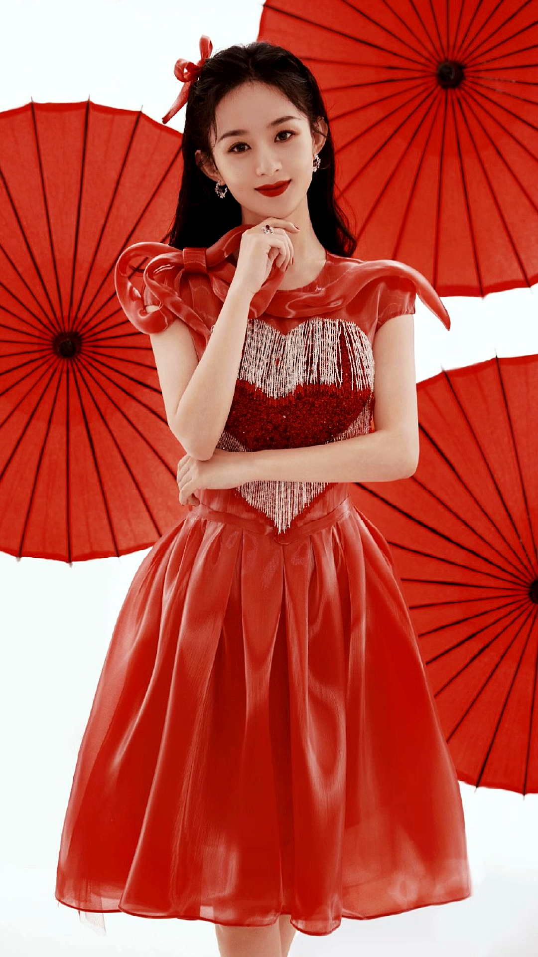 赵丽颖#大红蝴蝶结配上红心,赵丽颖的这身礼服也太喜庆了!