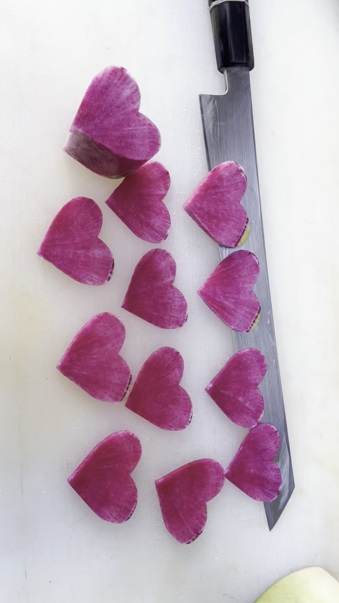 刀功#心里美萝卜刻爱心,大家看看手法怎么样?-度小视