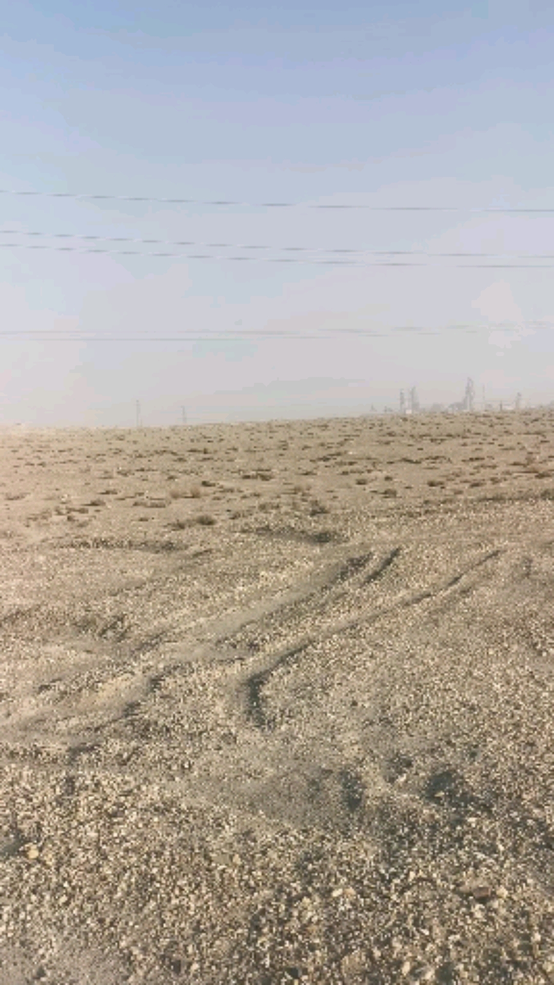 荒芜人烟的戈壁滩我也来感受一下大自然的气息