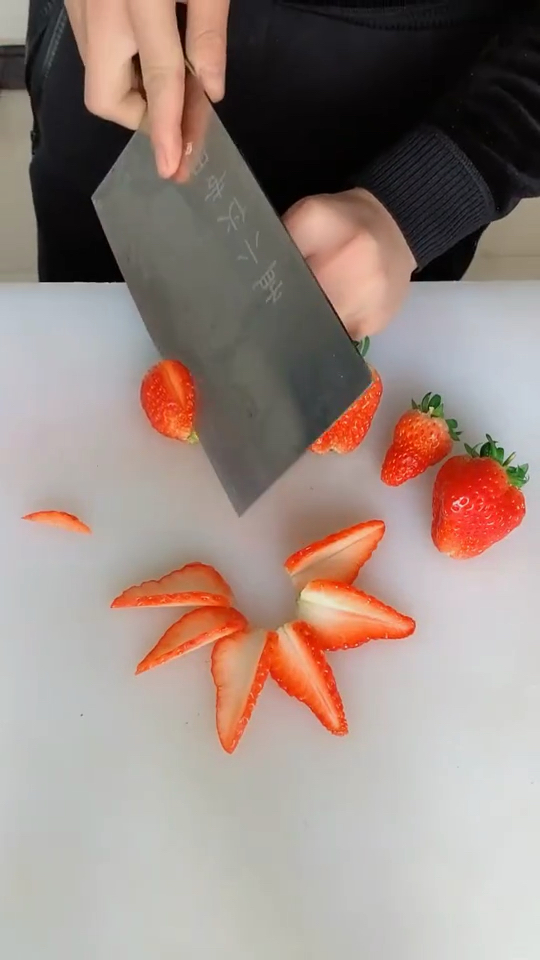 草莓的最新切法