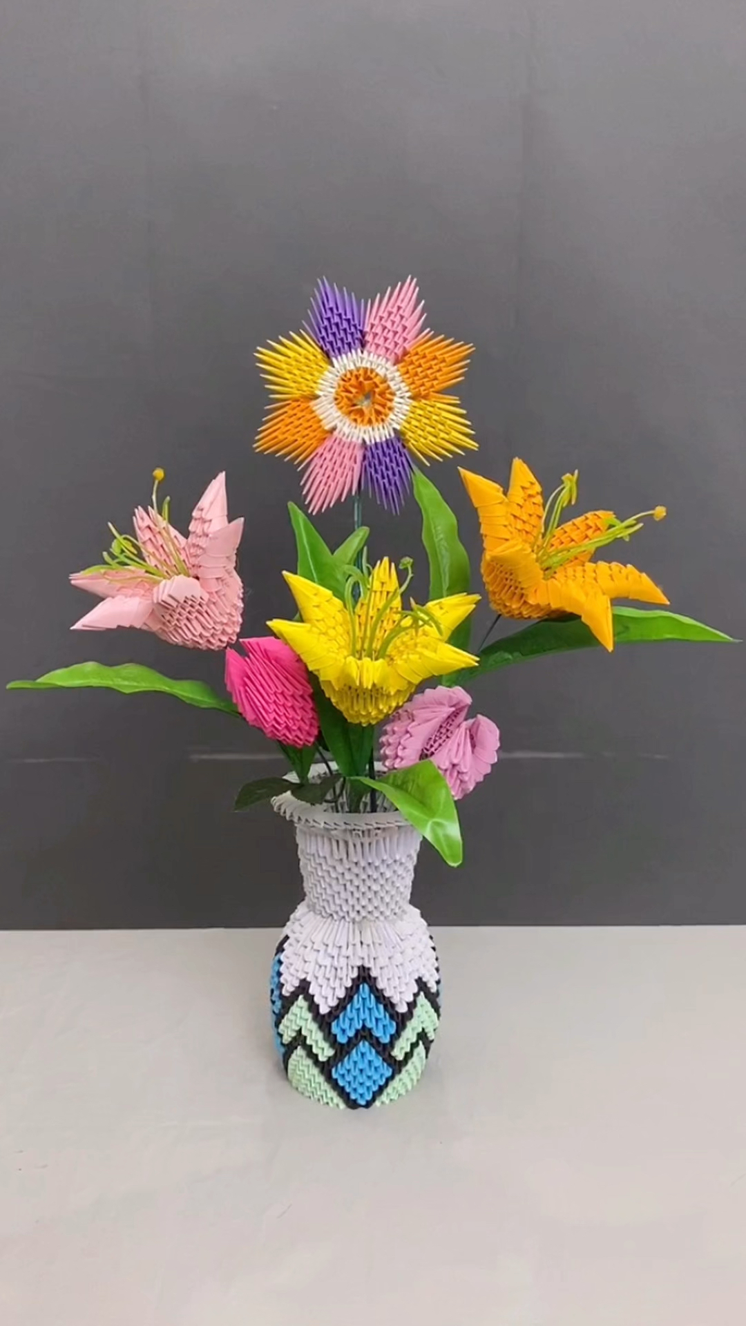 手工制作#你们要看用纸做的百合花来啦