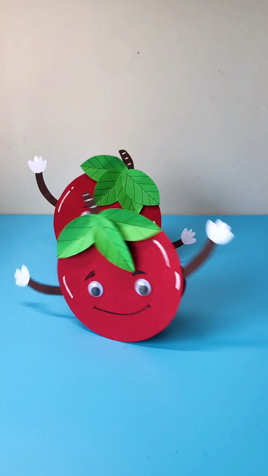 亲子手工#幼儿园手工摇摆小苹果