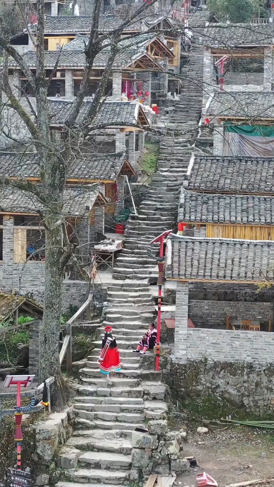 最古老的千年瑶寨藏在清远深山中瑶寨依山而建房屋层叠而上至今已有一