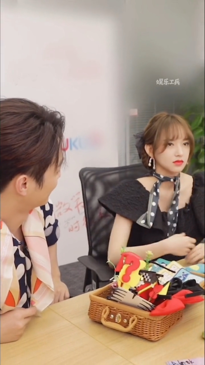 好甜许凯给程潇戴围巾甜到了多少人