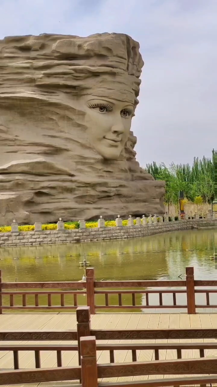 大美新疆#新疆若羌县楼兰美女雕像,是3800年前的楼兰美女被复原后的